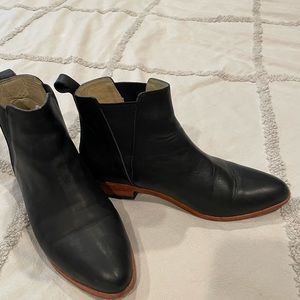 Black Nisolo Everyday Chelsea Boot, size 9